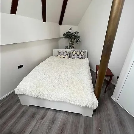 Δωμάτια σε οικογενειακή κατοικία For 2 In 8