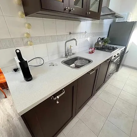 Δωμάτια σε οικογενειακή κατοικία For 2 In 8 *